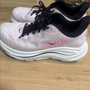 Women’s Hoka Clifton 10, Size 7.5D